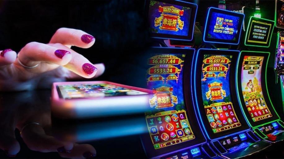 Tampilan slot online dengan gulungan dan simbol warna-warni dari resmi303